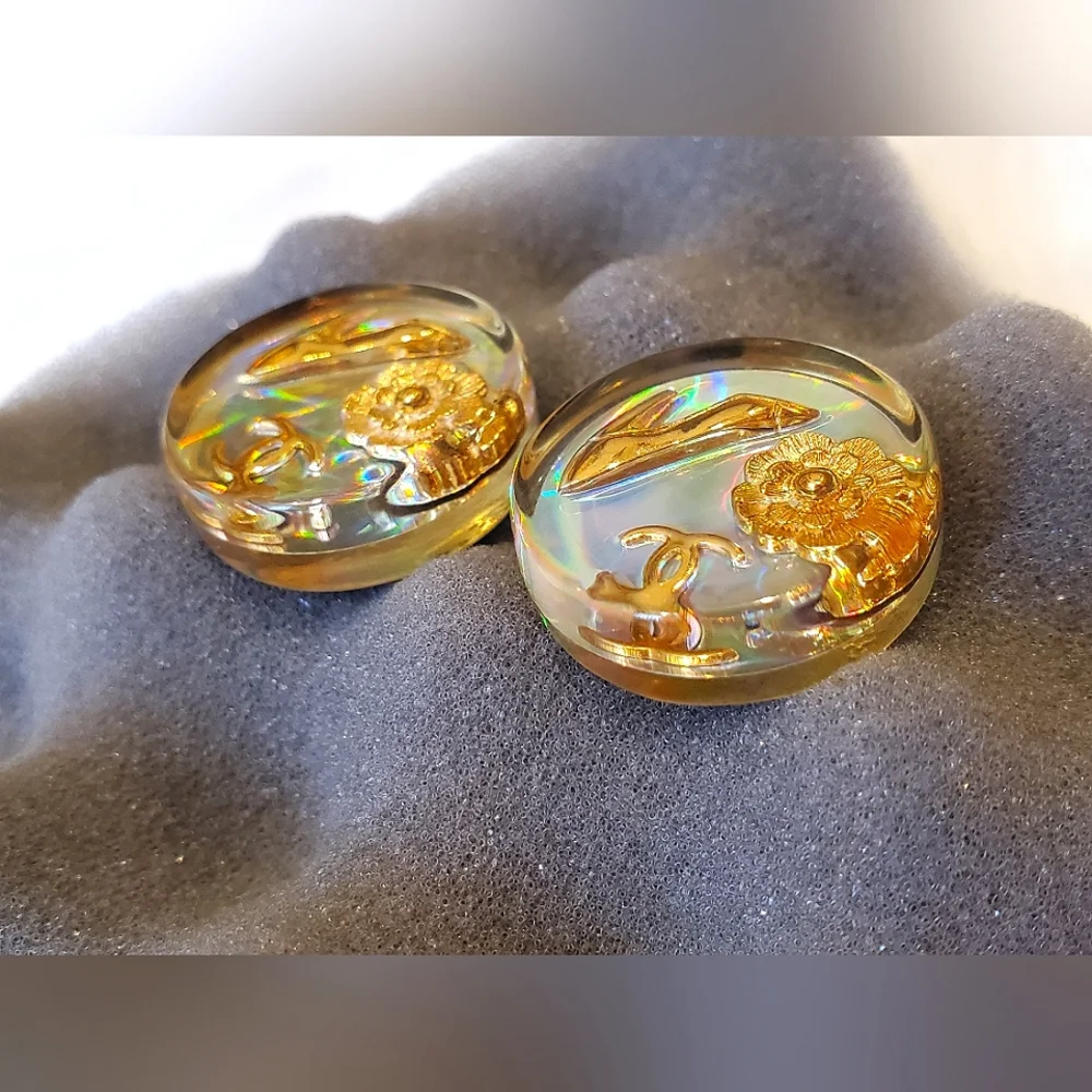 Chanel 1997 CC Gold Plated Resin Camellia Button Clip On Earrings - Picture 8 of 10